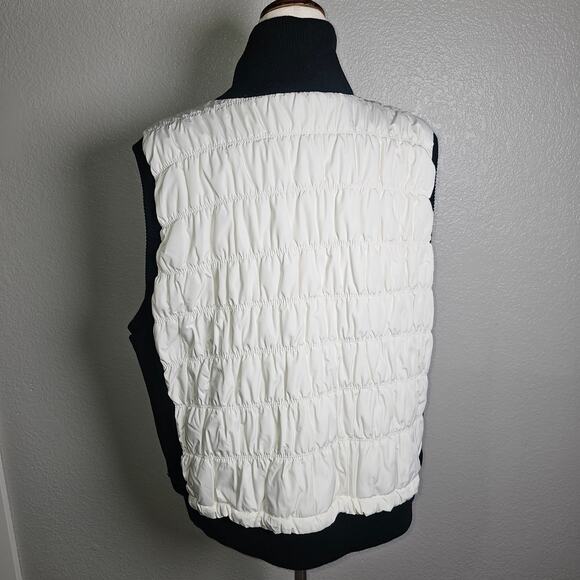 Calvin Klien Black and White Quilted Smocked Vest with Stretchy Sides 3X w/ gold - Picture 5 of 12